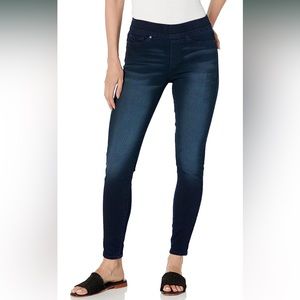 Signature by Levi Strauss & Co. Gold Label Totally Shaping Pull-on Skinny Jeans